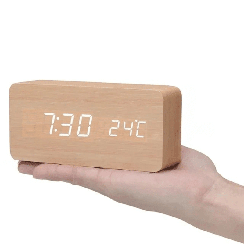 ساعة منبه خشبية Echowood بشاشة LED وسطوع قابل للتعديل وتحكم صوتي