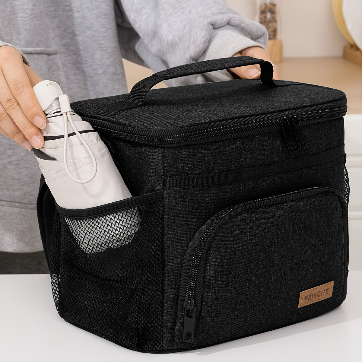 Thermovia obědová taška, zapínání na zip, nastavitelný popruh v ceně