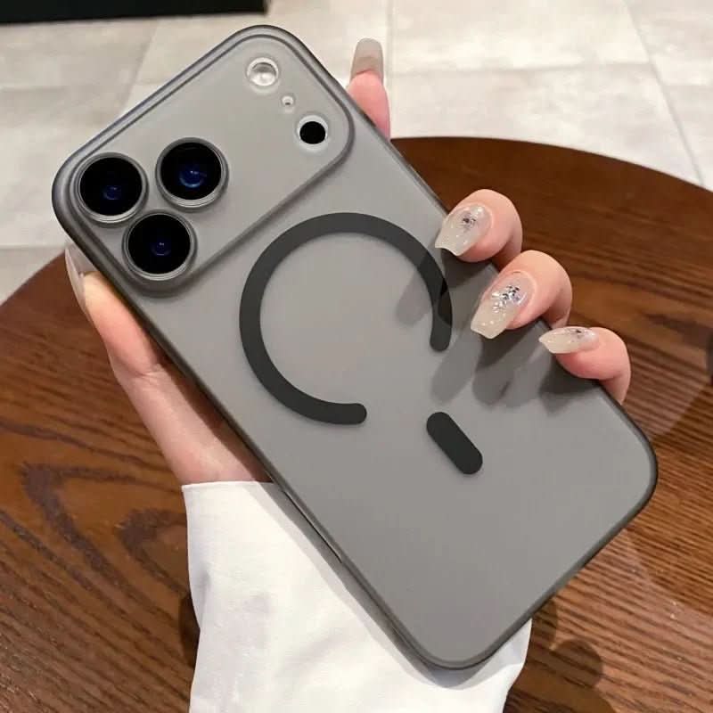 Funda NovaShield MagSafe para iPhone Ultra delgada, transparente, mate y sin costuras para minimalistas