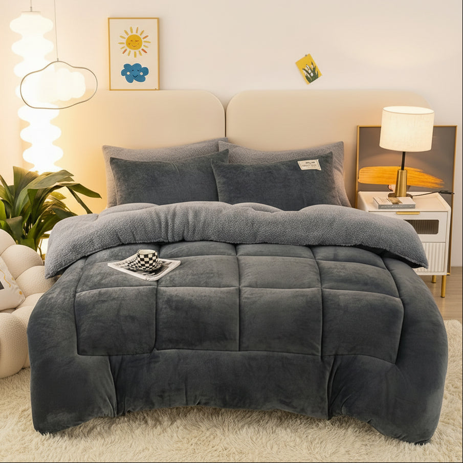 Velvloft Lammfell-Steppdecke mit Karomuster-Design