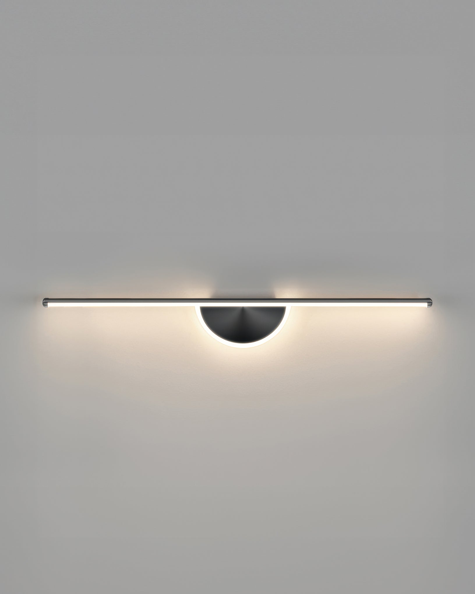 Applique murale SylvaArc en bois avec tube lumineux doux pour arrière-plans TV