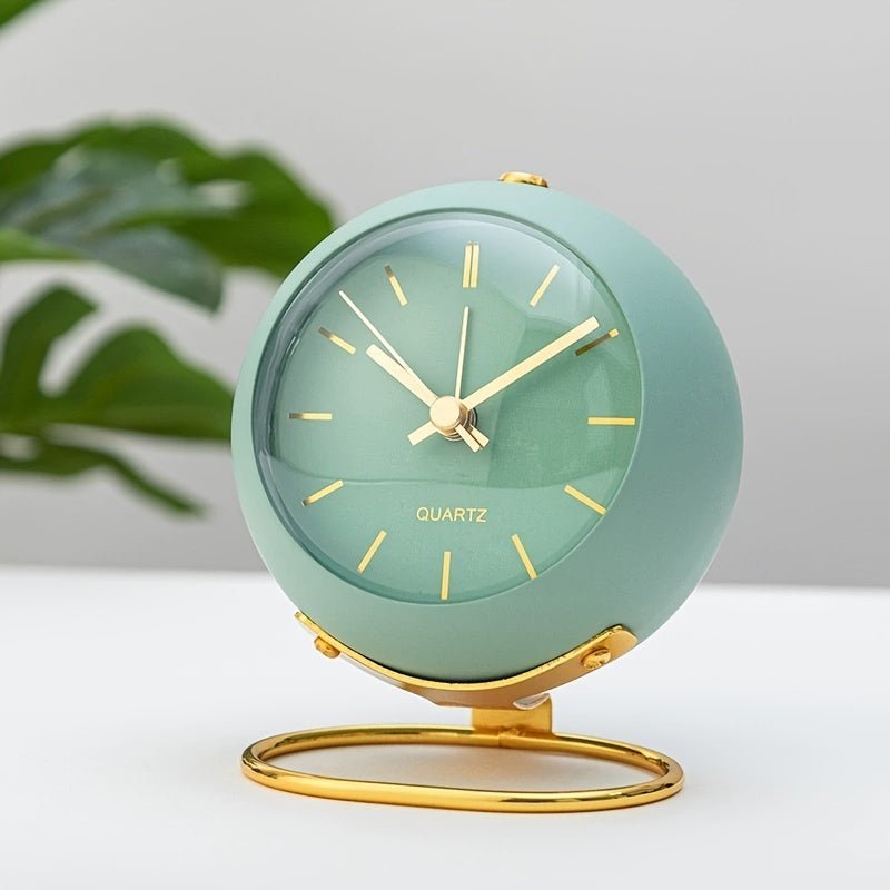 Reloj despertador estilo retro Buzzley con movimiento silencioso y aspecto clásico