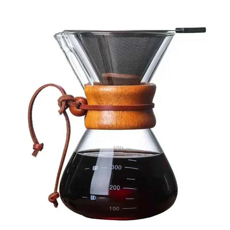 Juego de cafetera Chemex combinado con gotero Hario V60 para una preparación precisa y estilo clásico
