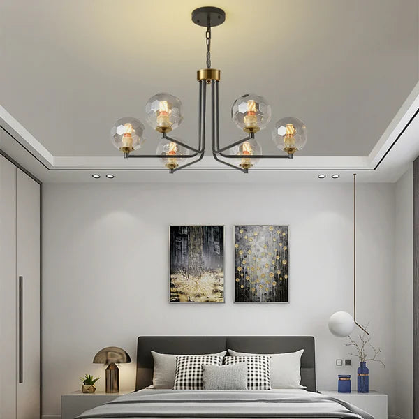 Aurorae glazen en metalen kroonluchter met warm wit licht