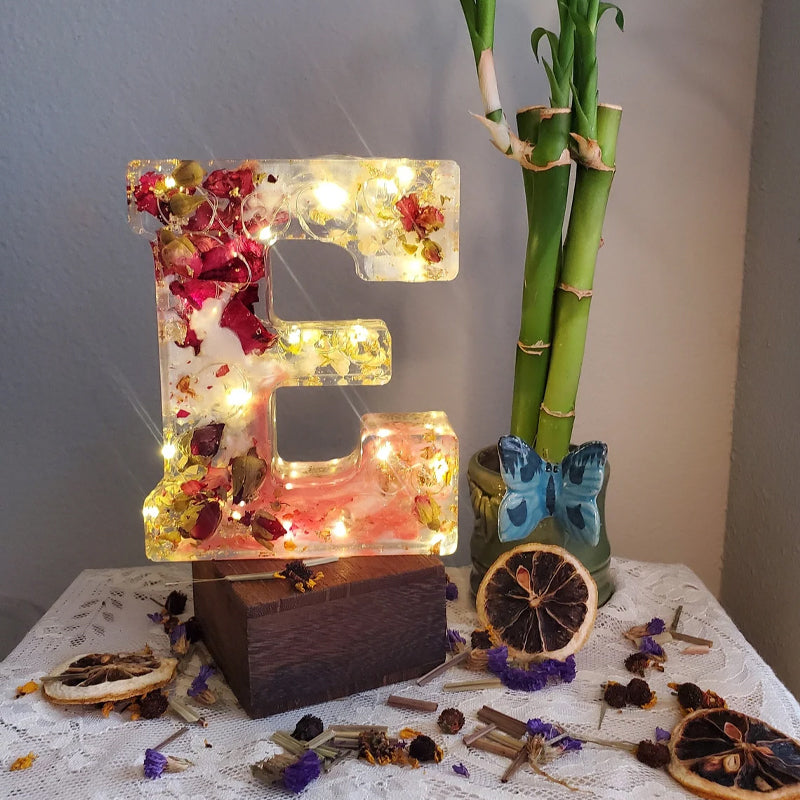 Lampada Alfabeto con Fiori Secchi Illuminazione Notturna per Decorazione Casa Idea Regalo
