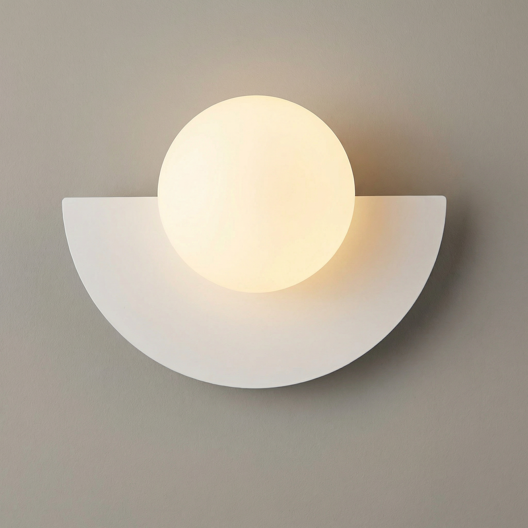 Lampada da parete semicircolare Summit con LED integrato per un'atmosfera calda negli spazi moderni