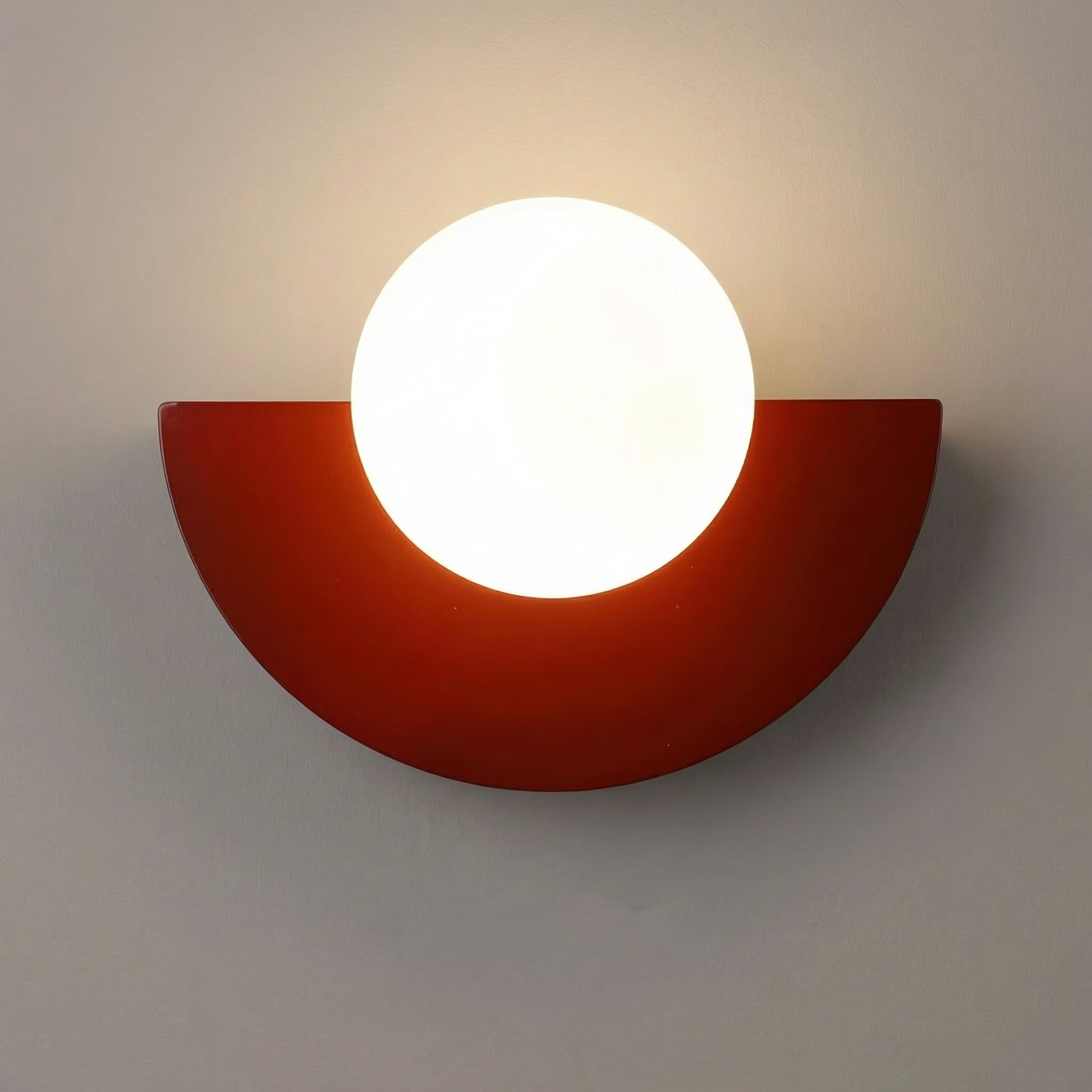 Lampada da parete semicircolare Summit con LED integrato per un'atmosfera calda negli spazi moderni