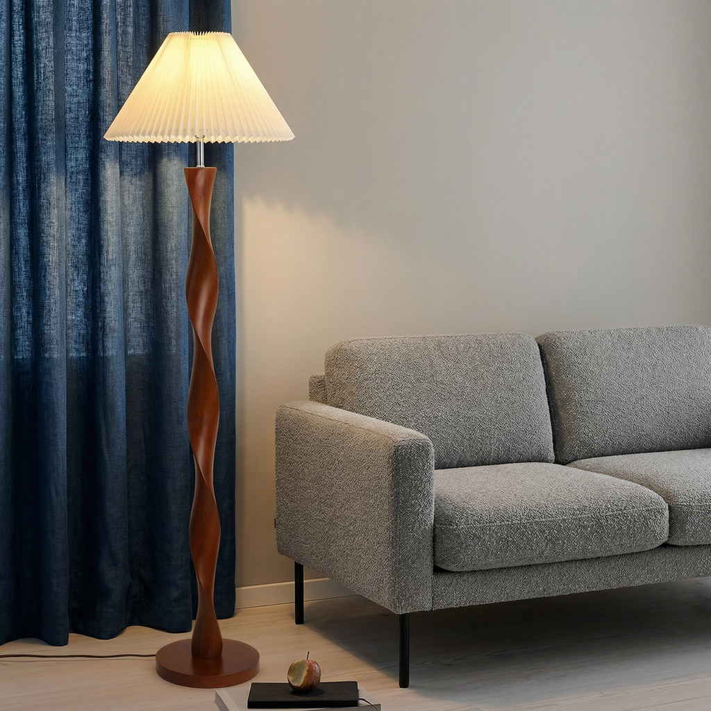 Lámpara de Pie Elegante de Nogal con Pantalla Plisada en Diseño Moderno para Ambiente Acogedor
