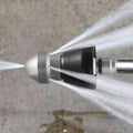 Rimozione degli intasamenti nelle tubature con ugello HydroNova Turbo Jet