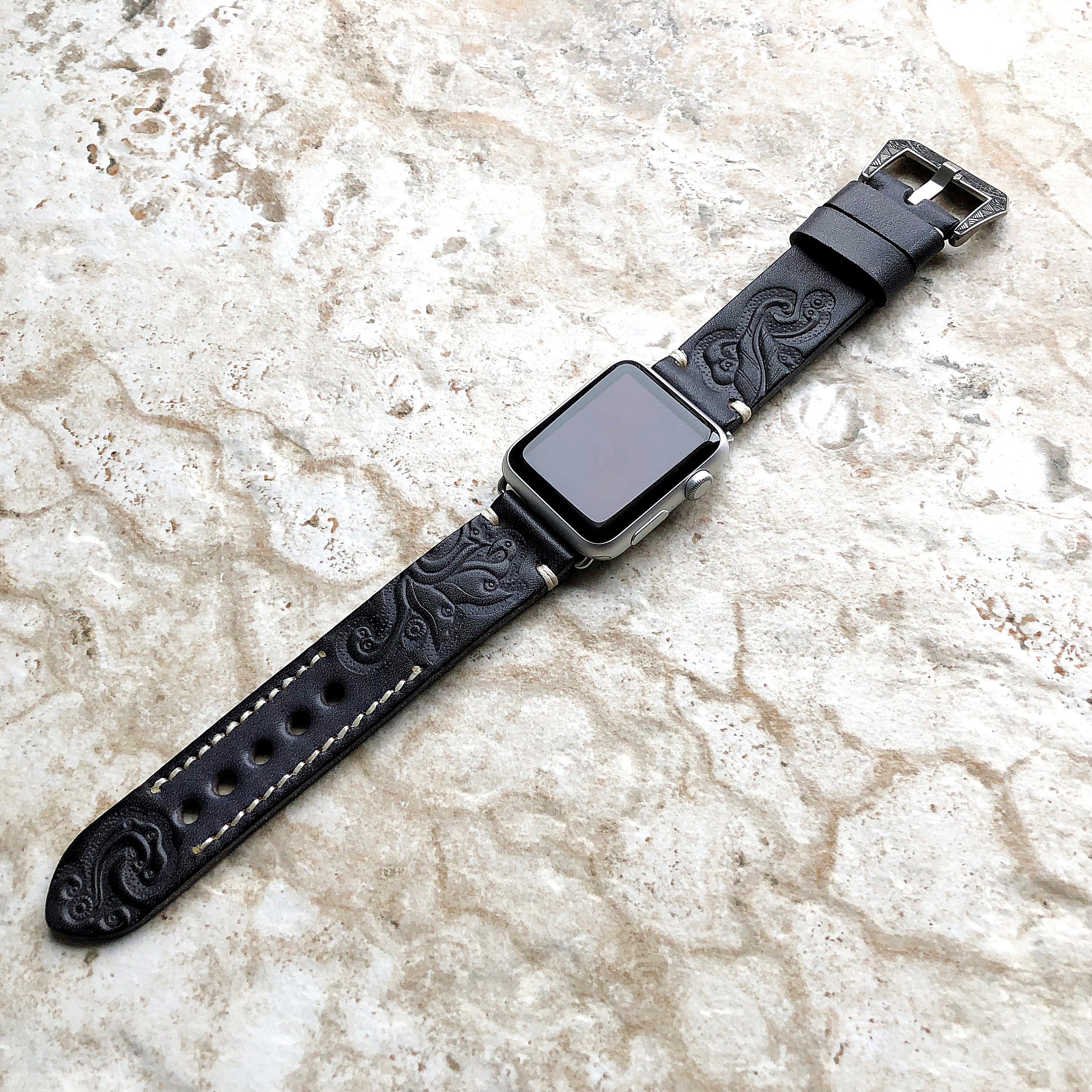 Apple Watch Ultra için El İşçiliği Oyma Sırt Deri Kayış