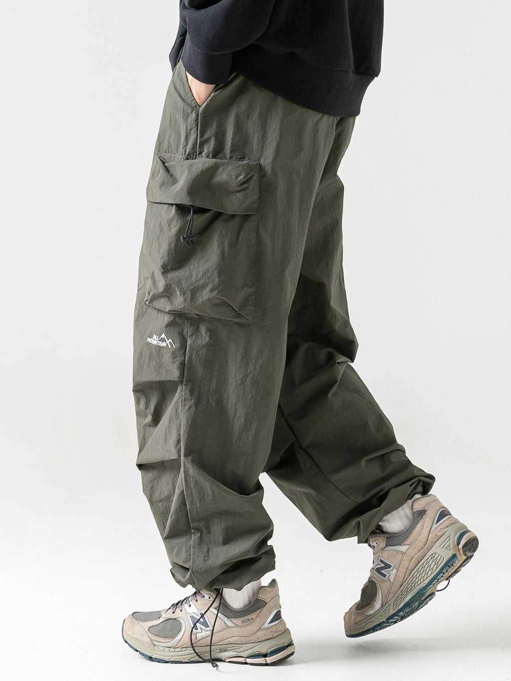 Pantaloni cargo resistenti da uomo con tessuto idrorepellente per escursioni all'aperto
