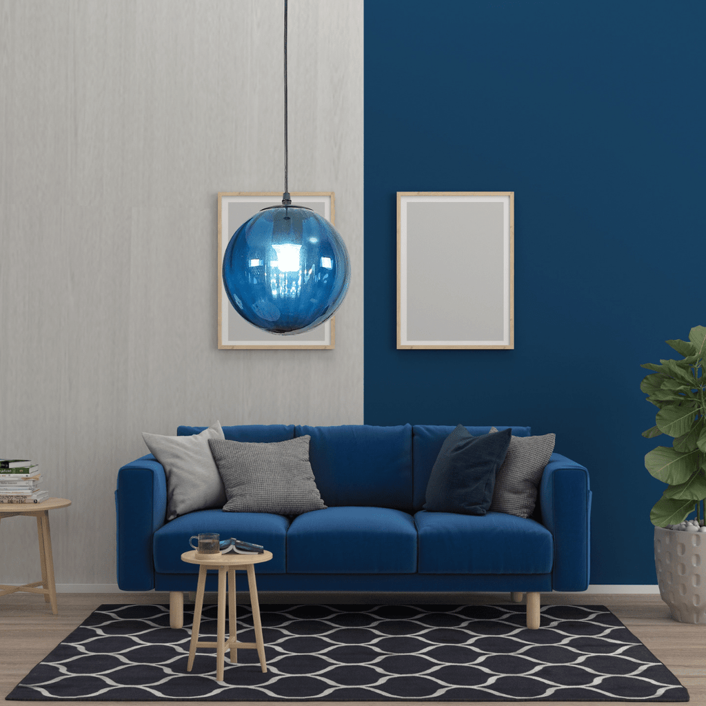 Lampa Luma Glass Ball přináší teplé ambientní světlo do ložnic a jídelních prostor