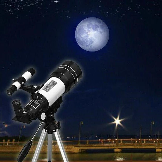 70 mm-es nyílású távcső 300 mm-es fókusztávolsággal, könnyű csillagászathoz és természetmegfigyeléshez