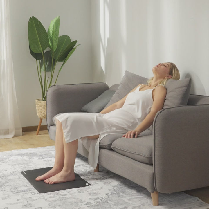 EarthPulse Grounding Mat Recharges Your Natural Energy On The Go