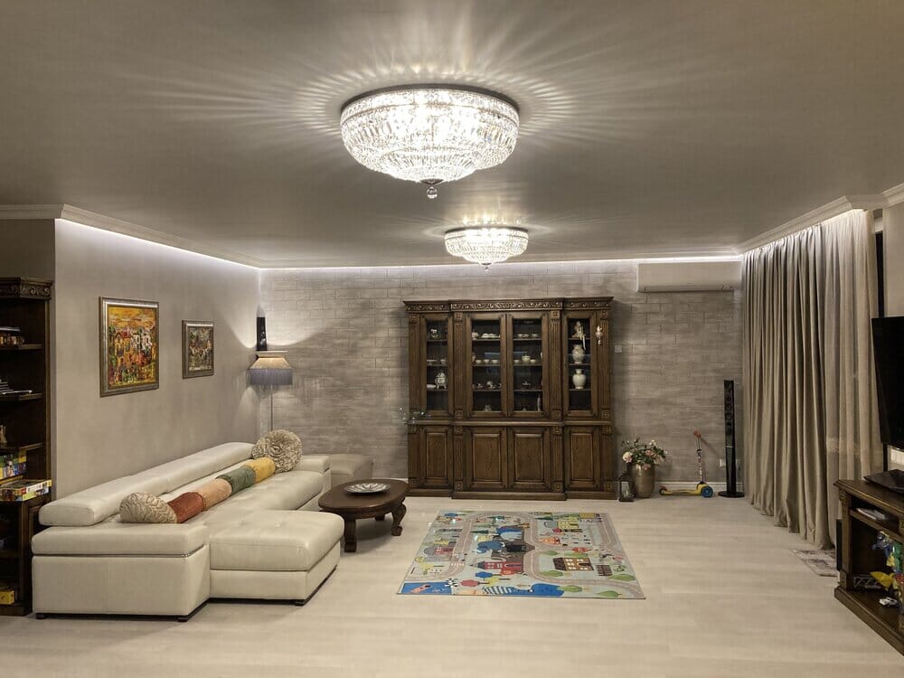 Lampadario Astra Lumen in Ottone e Cristallo per Illuminazione Elegante
