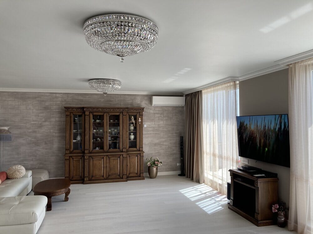 Lampadario Astra Lumen in Ottone e Cristallo per Illuminazione Elegante