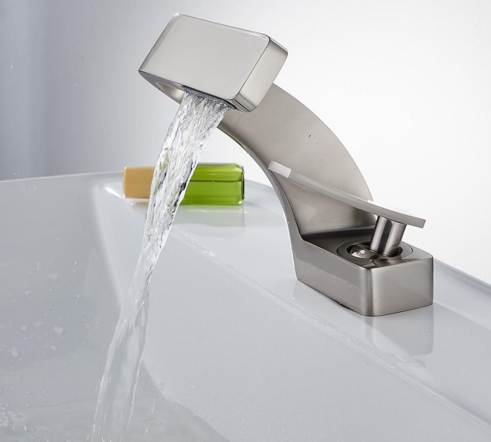 Rubinetto Fluxera Sleek Curve Pensato per l'Uso Domestico Moderno