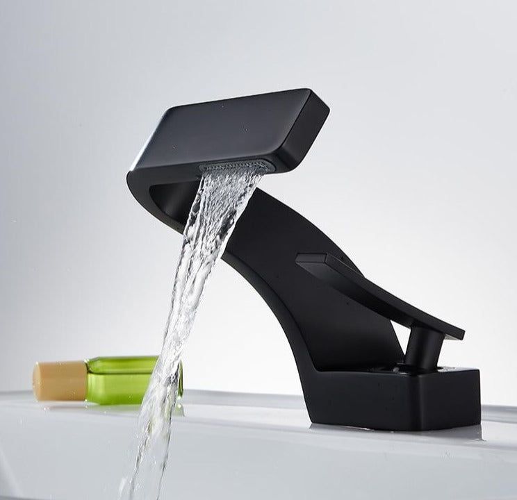 Rubinetto Fluxera Sleek Curve Pensato per l'Uso Domestico Moderno
