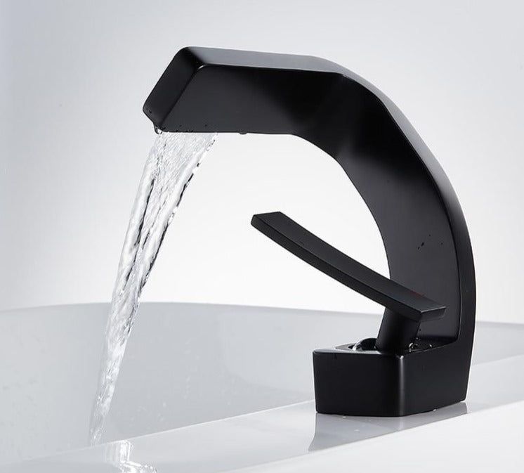 Rubinetto Fluxera Sleek Curve Pensato per l'Uso Domestico Moderno