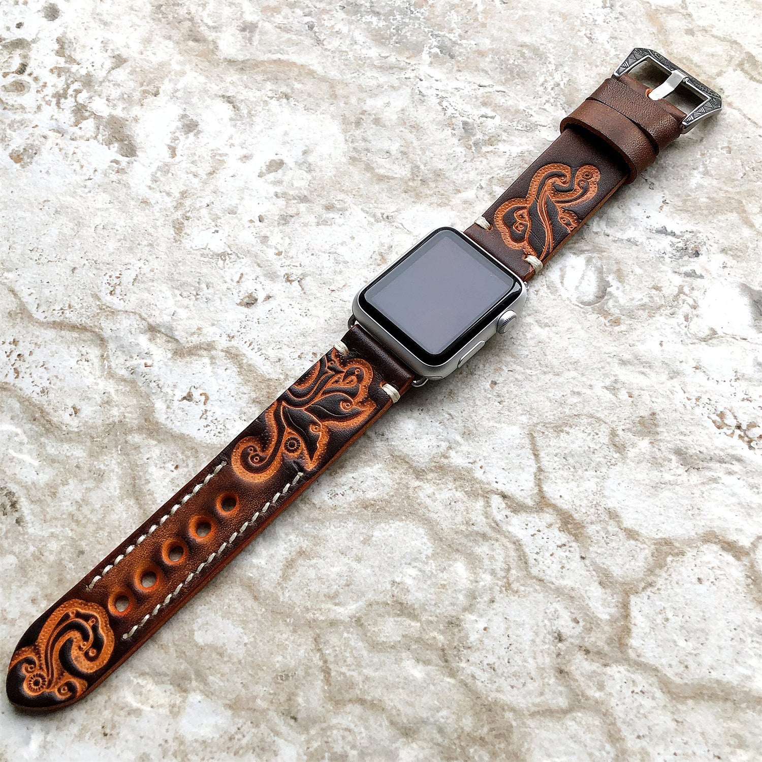 Apple Watch Ultra için El İşçiliği Oyma Sırt Deri Kayış