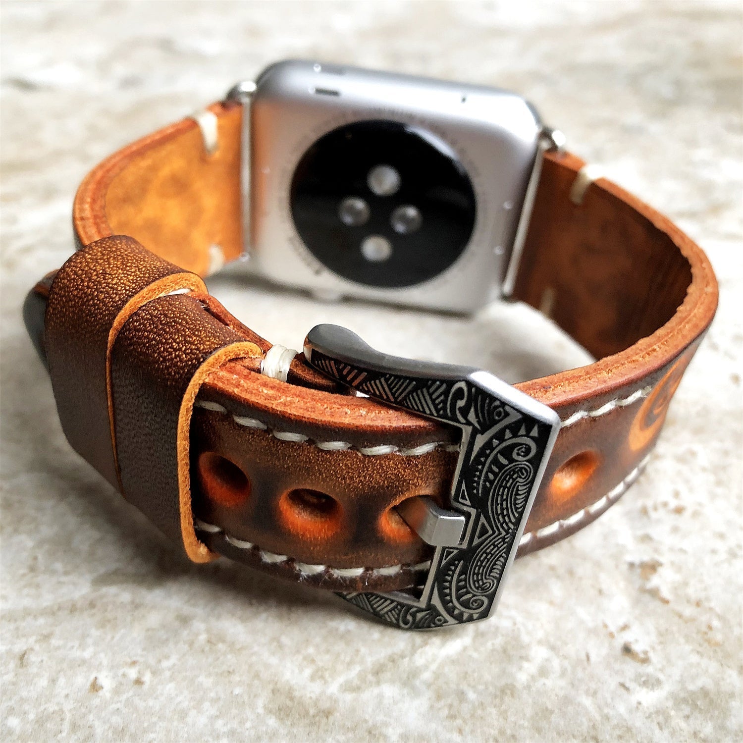Apple Watch Ultra için El İşçiliği Oyma Sırt Deri Kayış
