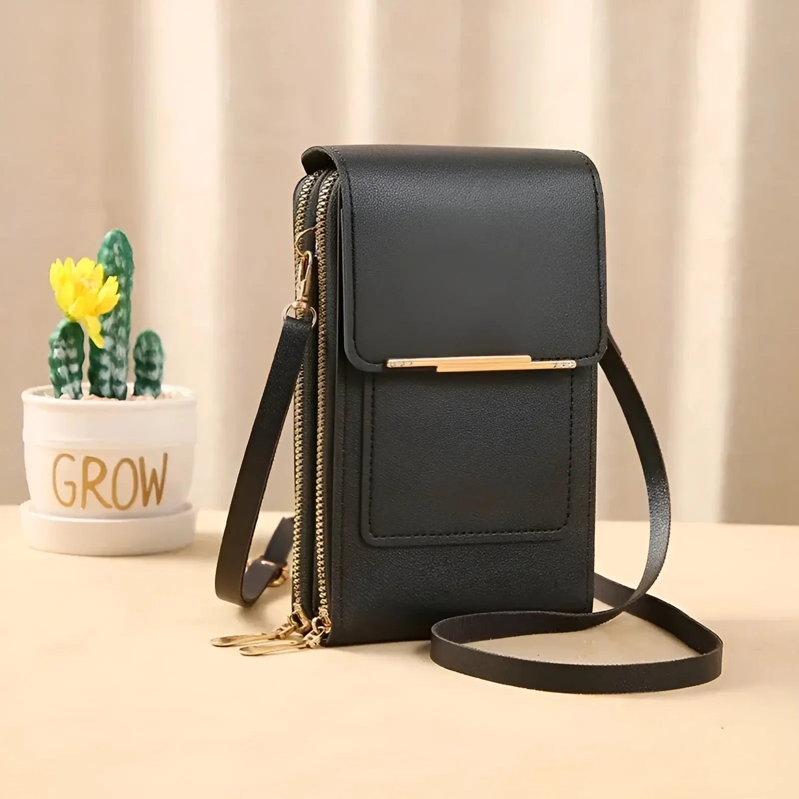 SafeTouch Shoulder Bag In Soft Leather With Anti-Theft Protection For Everyday Use