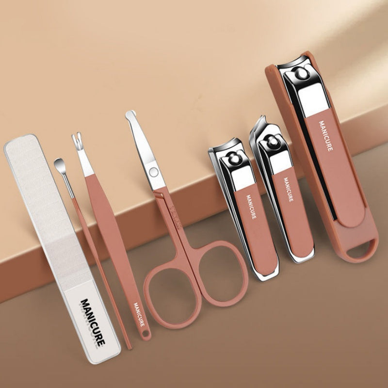 Portable 7-piece manicure set with nail clippers