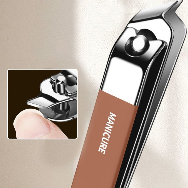 Portable 7-piece manicure set with nail clippers