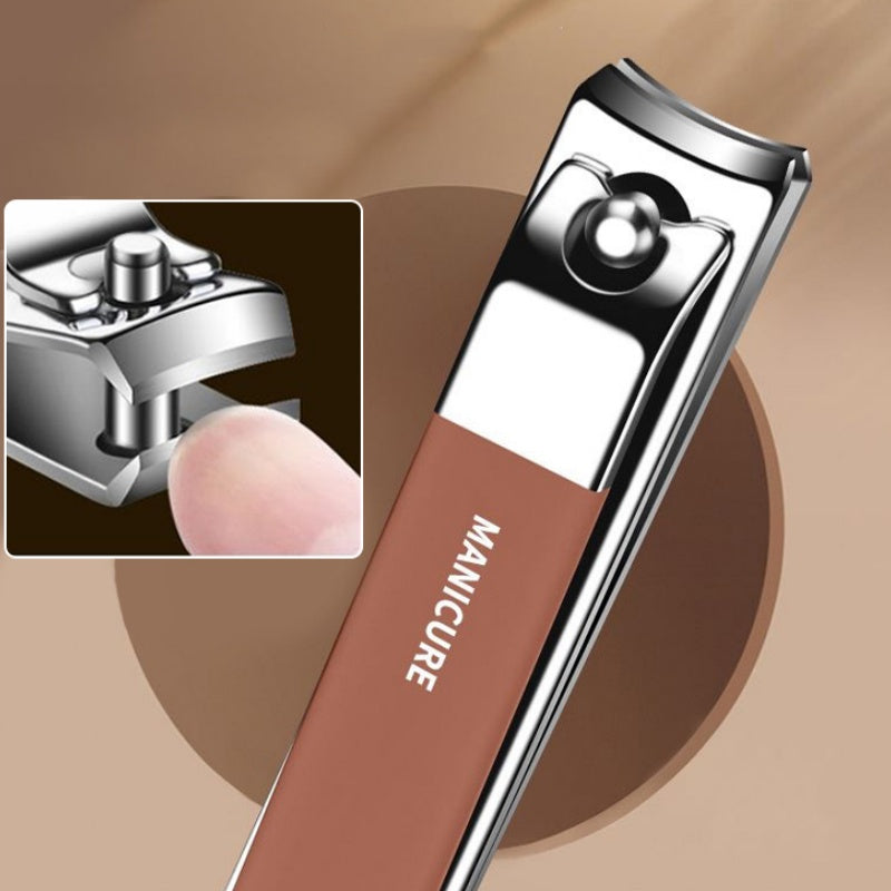 Portable 7-piece manicure set with nail clippers