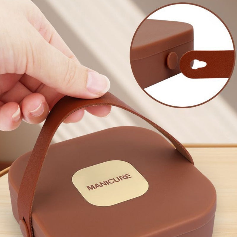 Portable 7-piece manicure set with nail clippers