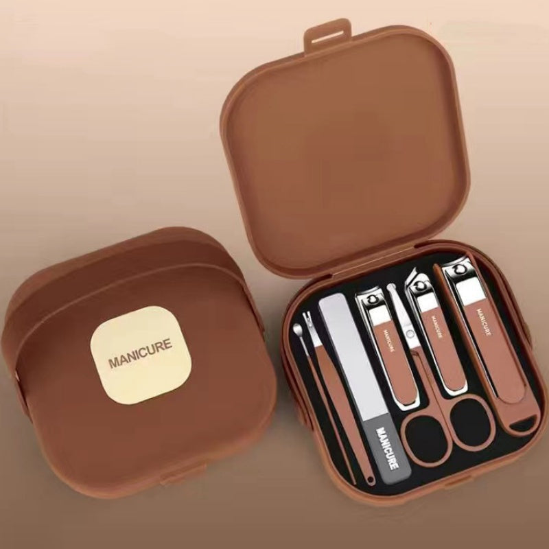 Portable 7-piece manicure set with nail clippers