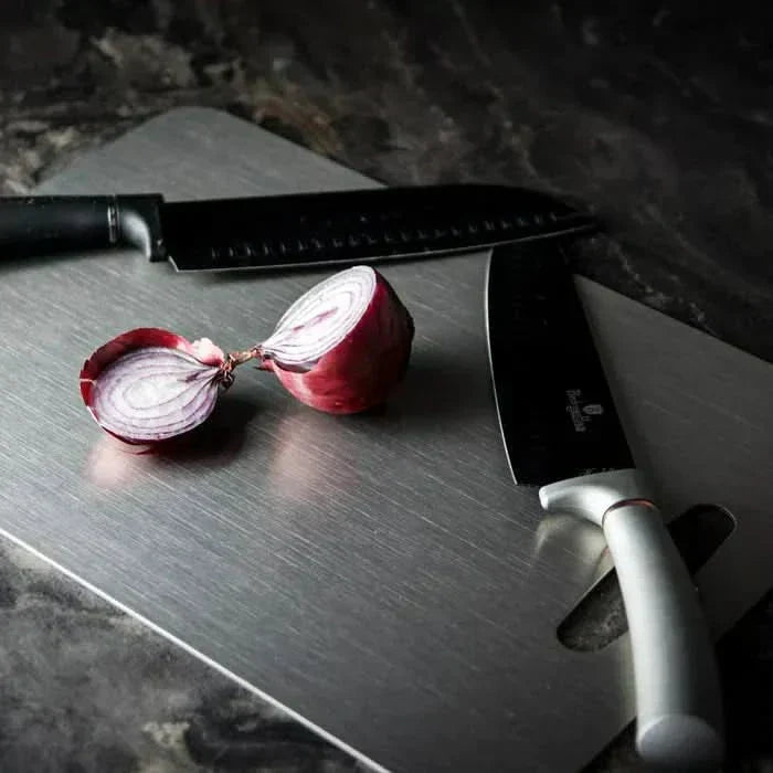 Planche de cuisine AeroGuard en titane avec surface hygiénique et durable