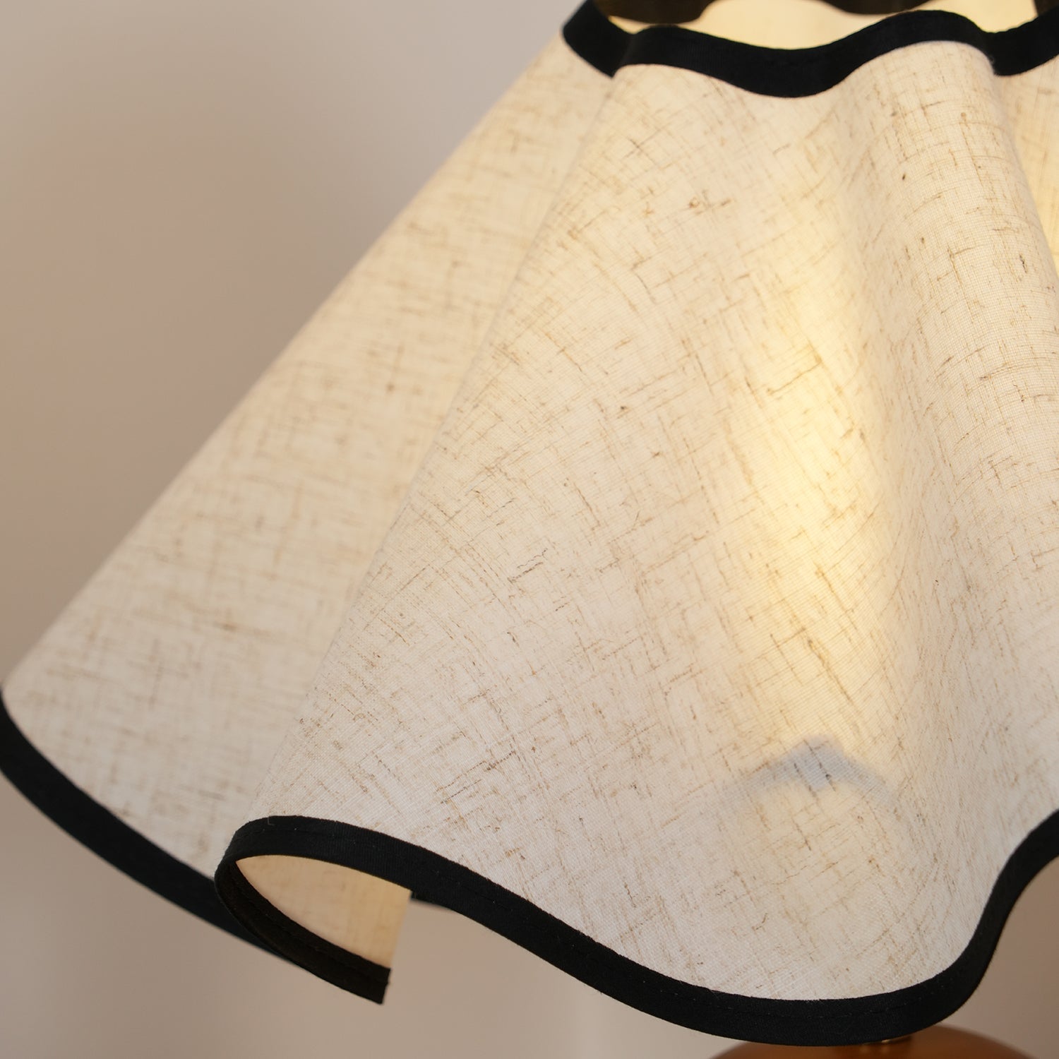 Lampada da Tavolo Moderna Lumenia per Illuminazione Ambientale Interna
